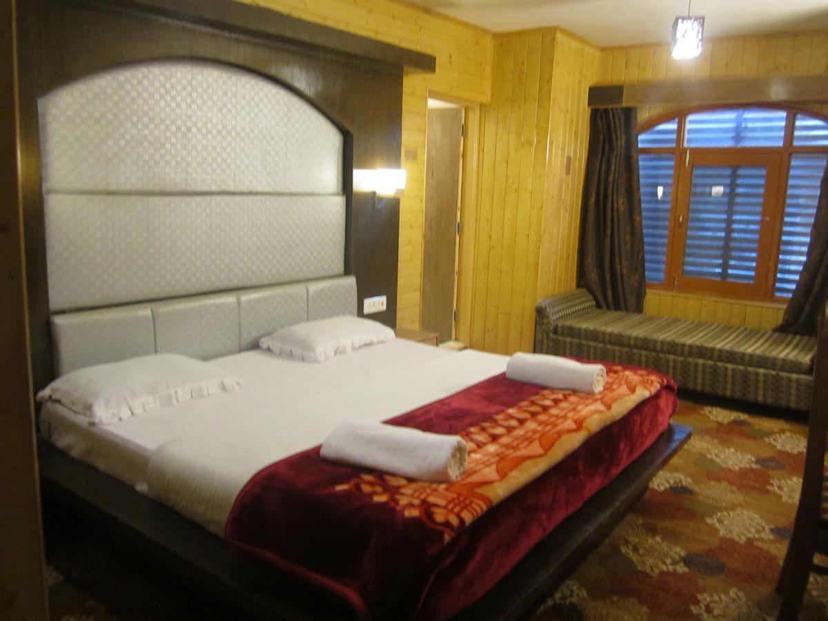Hotel Akbar Sonāmarg Exteriör bild