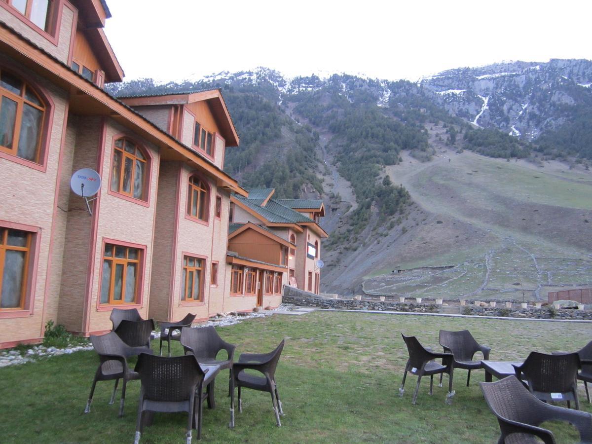 Hotel Akbar Sonāmarg Exteriör bild