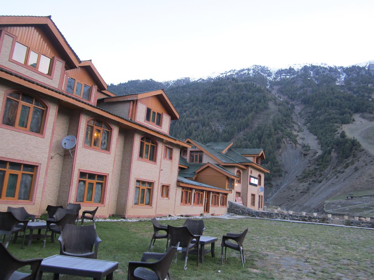Hotel Akbar Sonāmarg Exteriör bild